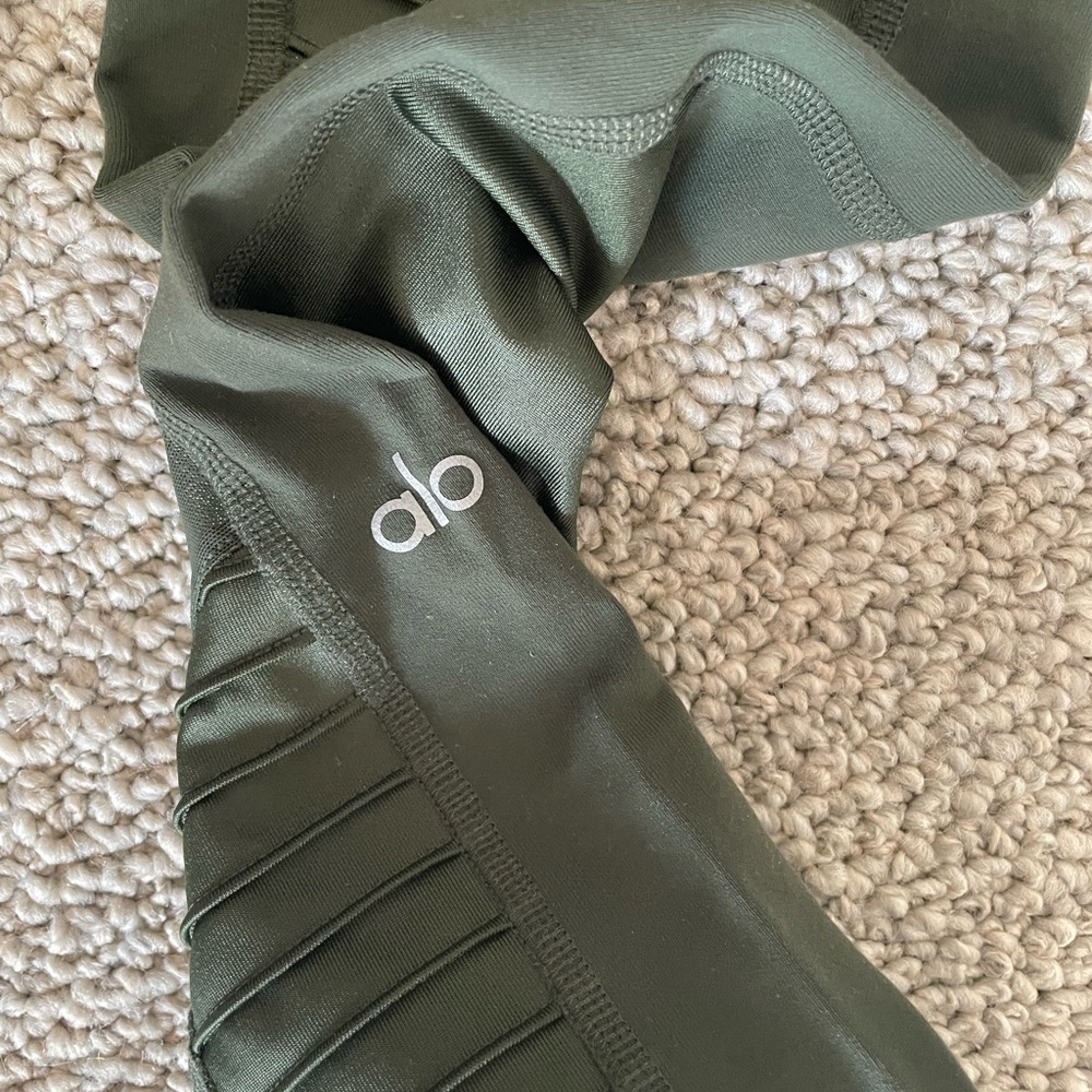 Green Alo Yoga Leggings